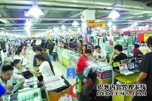 　　某手机卖场的交易现场。CFP供图