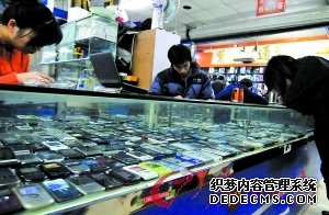 　　某手机卖场的交易现场。CFP供图